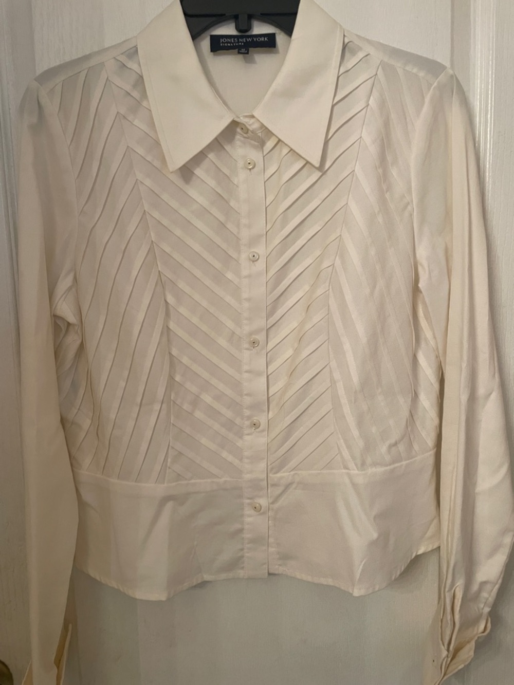 Jones New York Ivory Chevron Pleated Button-Down Shirt